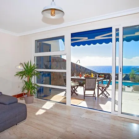 Villa Sleeps 6 Pool Air Con Wifi