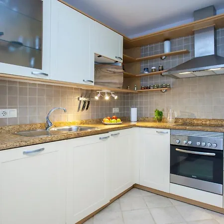 Sleeps 6 Pool Air Con Wifi *