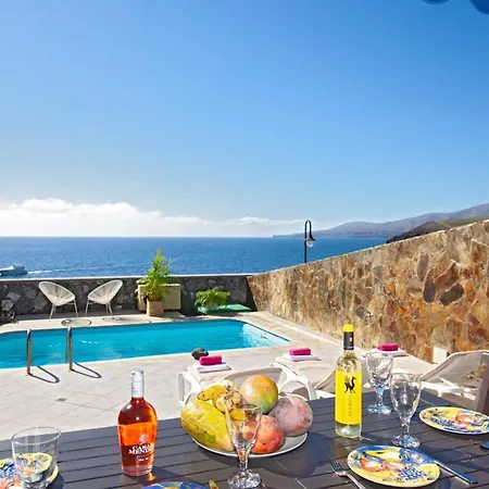 Villa Sleeps 6 Pool Air Con Wifi *