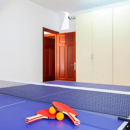 Sleeps 6 Pool Air Con Wifi Puerto Calero
